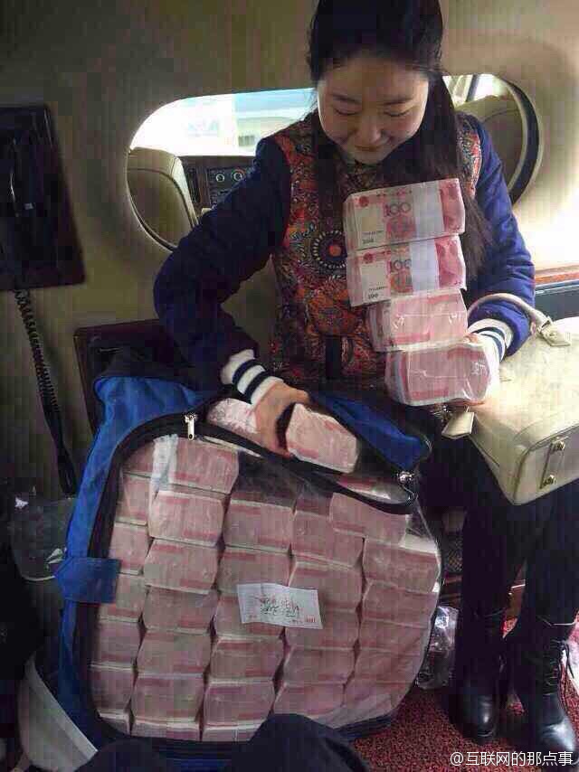 刘强东为老乡现场发钱