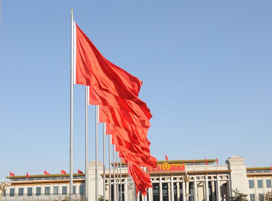 北京天安门广场首次悬挂国旗盛装迎春节