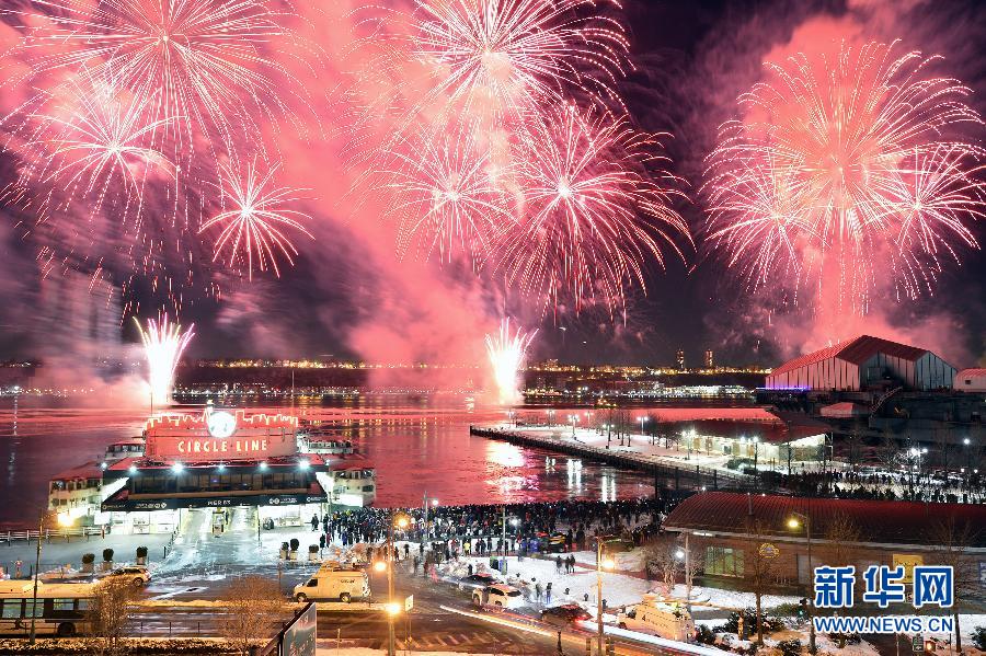 纽约燃放焰火庆祝中国农历新年