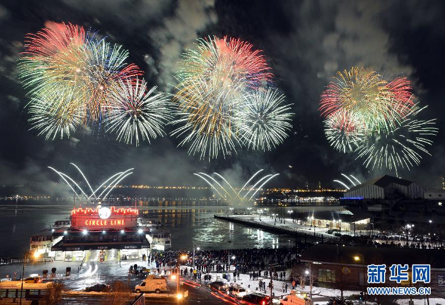 纽约燃放焰火庆祝中国农历新年