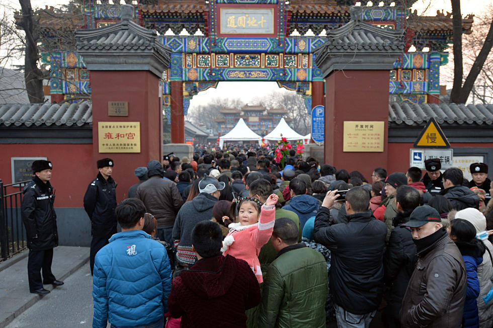 数万香客大年初一雍和宫进香祈福
