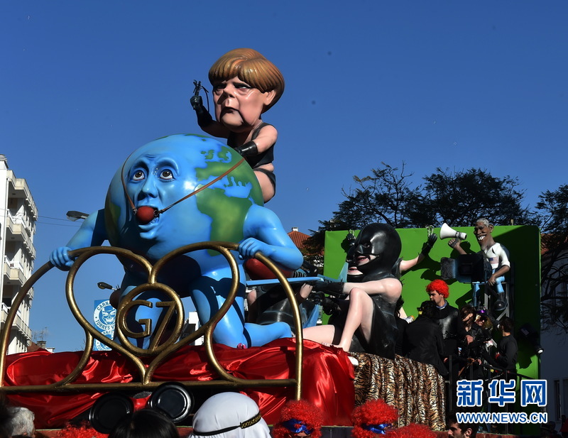 葡萄牙狂欢游行 默克尔变身SM女王