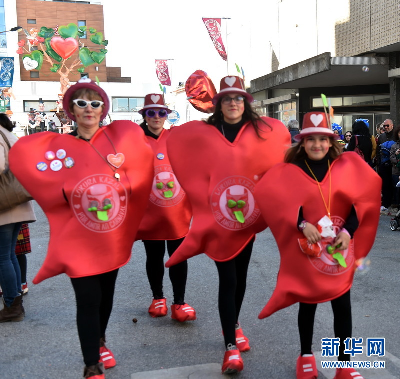 葡萄牙狂欢游行 默克尔变身SM女王