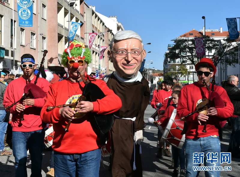 葡萄牙狂欢游行 默克尔变身SM女王