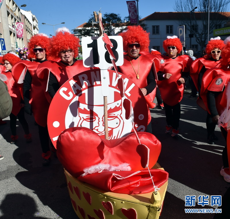 葡萄牙狂欢游行 默克尔变身SM女王