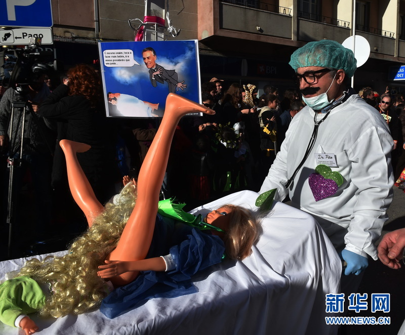 葡萄牙狂欢游行 默克尔变身SM女王