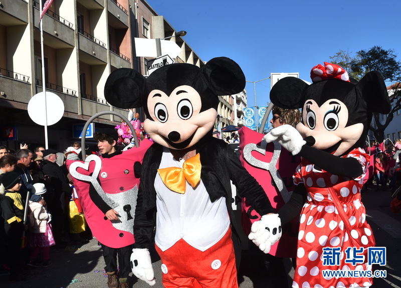 葡萄牙狂欢游行 默克尔变身SM女王