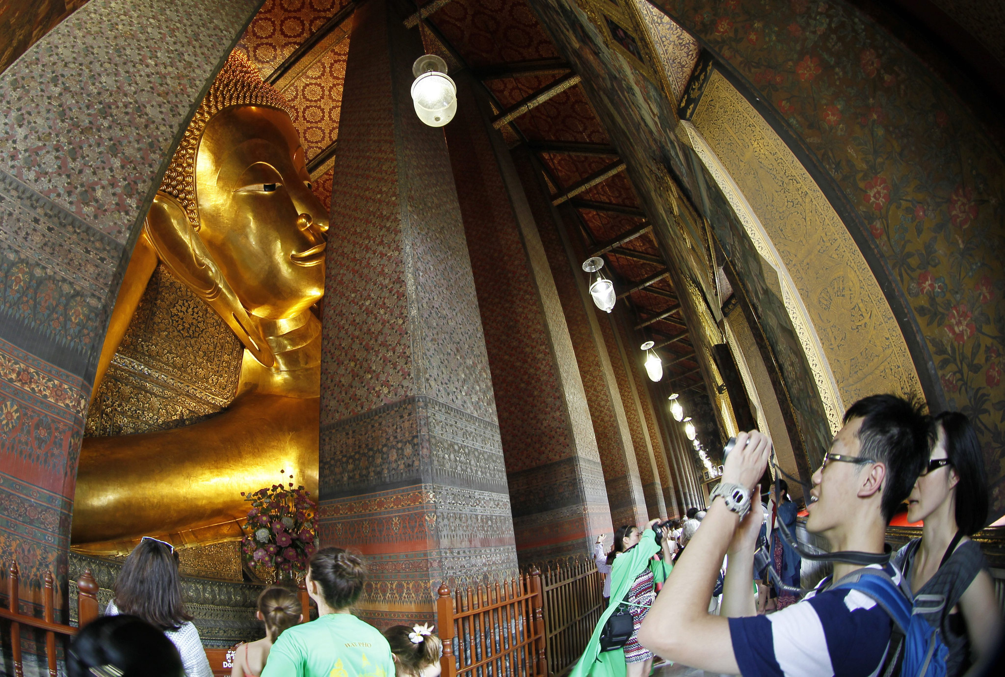 盘点中国游客足迹遍布泰国 被指失礼遭发文明