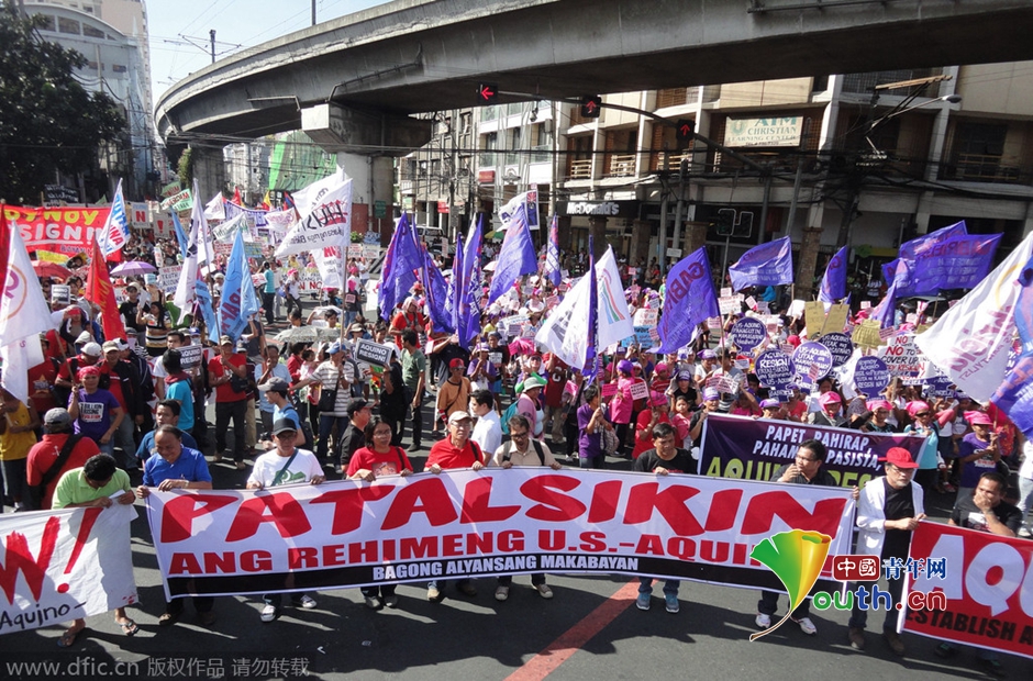 菲数千大学生示威要求阿基诺辞职