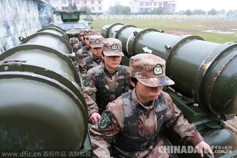 砺剑卫长空 实拍中国陆军首支女子导弹连