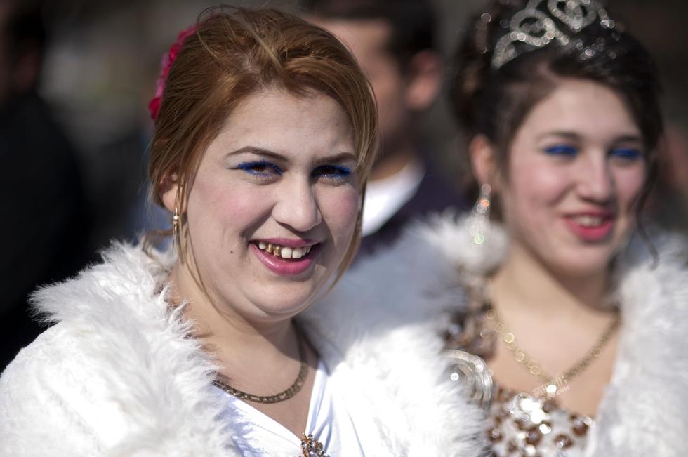 探秘保加利亚“新娘集市”：少女身价数千欧元