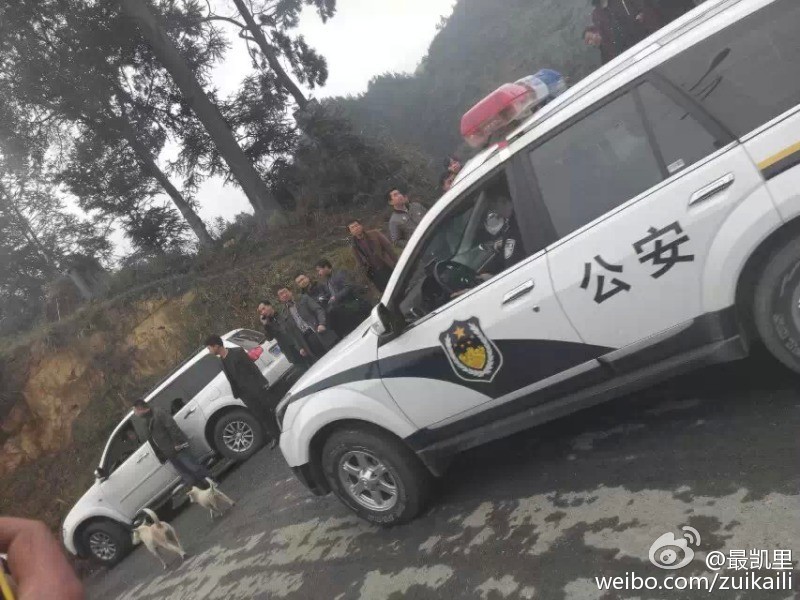 贵州：一面包车坠河致6死2伤