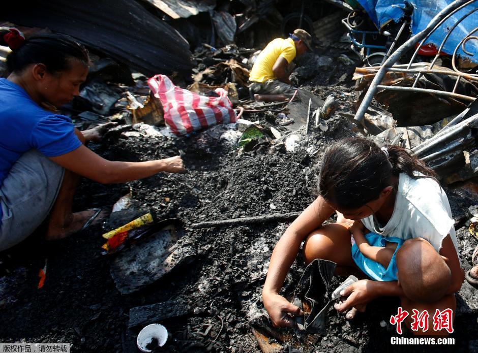 菲律宾马尼拉一贫民窟大火 万户家庭无家可归