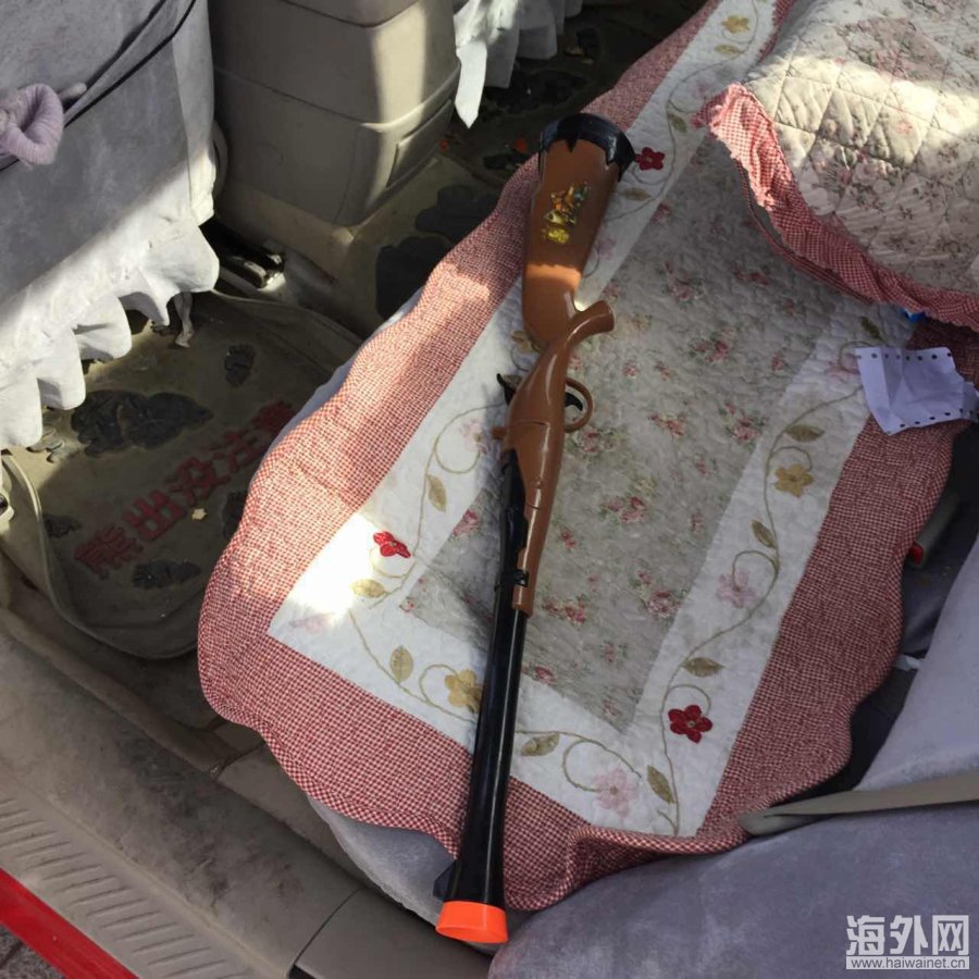 亲历人民大会堂安检：玩具枪也不能带