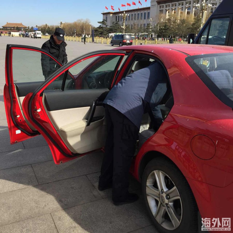 亲历人民大会堂安检：玩具枪也不能带