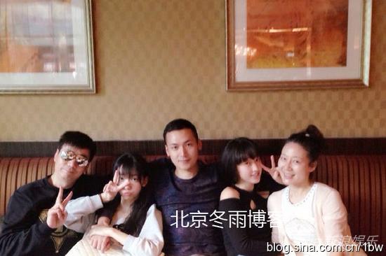 邢捕头范明全家福及26岁帅气继子首曝光