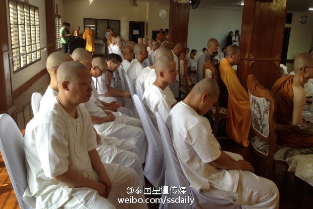 70名中国游客在泰国清迈剃度出家