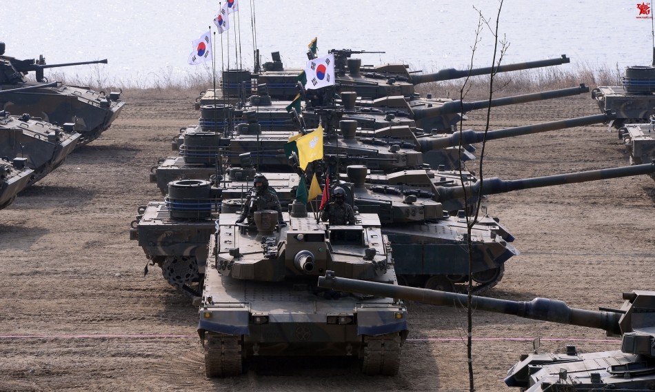 浩浩荡荡：韩军朝韩边境摆大阵 250辆战车秀武力