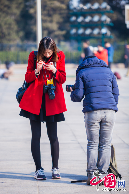 两会上的女记者：我们“也是蛮拼的”（组图）