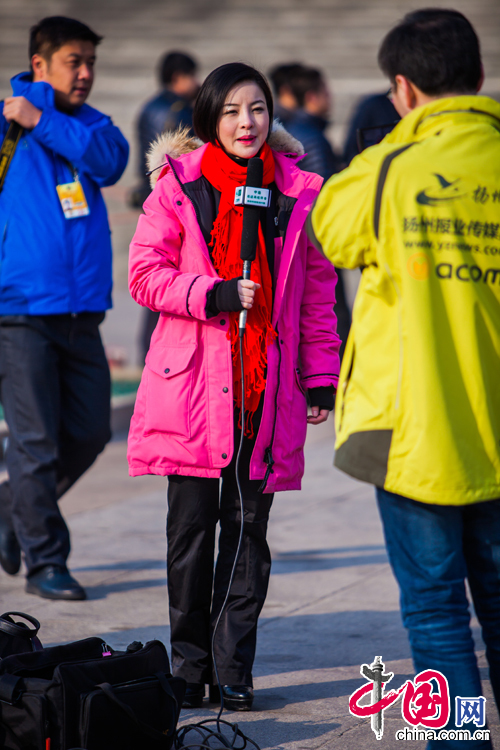 两会上的女记者：我们“也是蛮拼的”（组图）