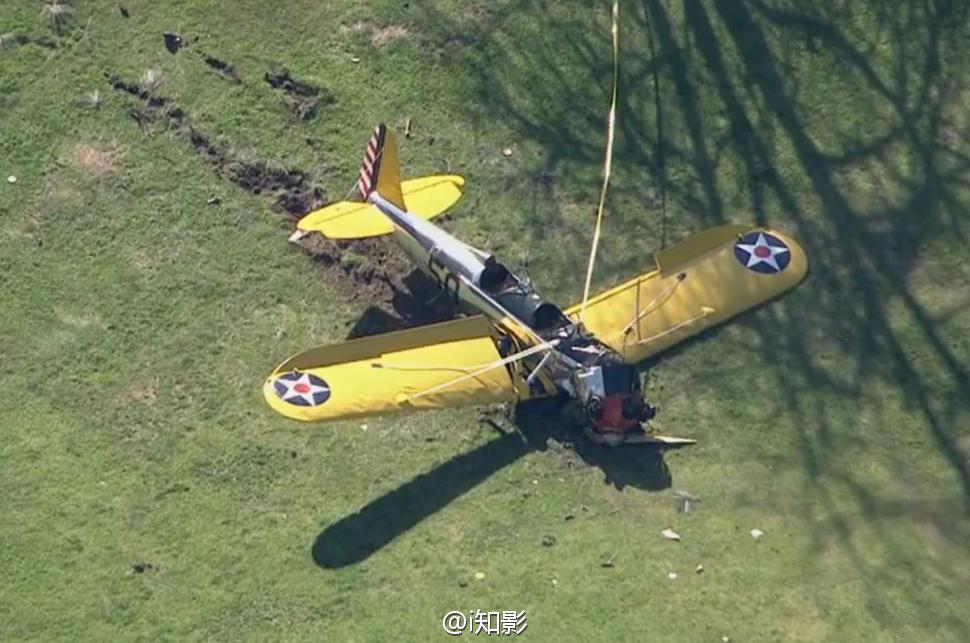 哈里森·福特驾驶小型飞机坠毁受重伤