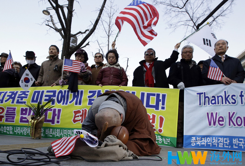 韩民众集会抗议美大使遭袭 祈祷早日康复