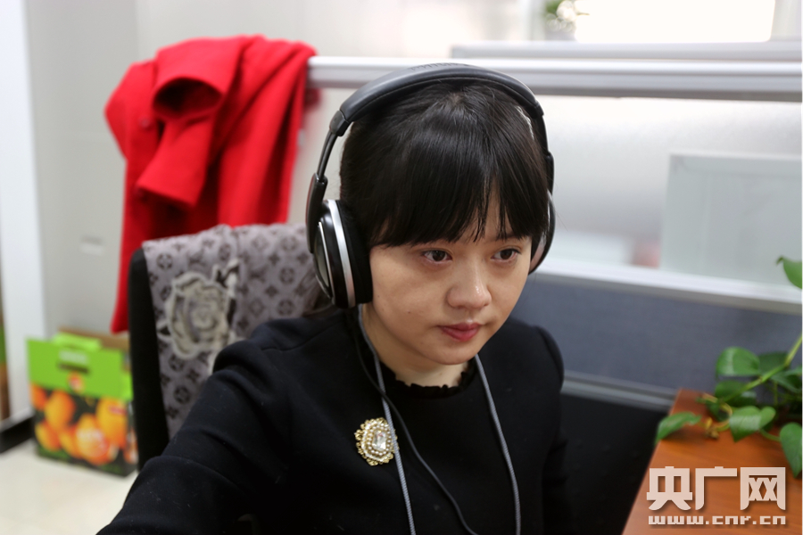 两会女记者的一天：当妇女节遇上两会