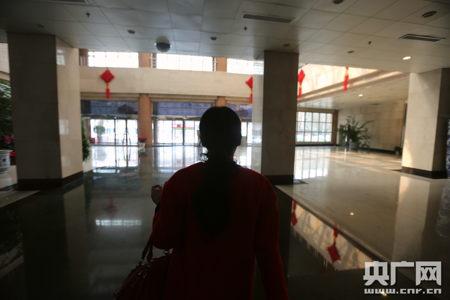 两会女记者的一天：当妇女节遇上两会