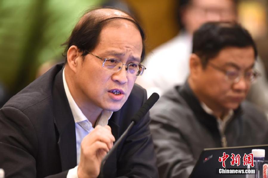 全国政协社科界别委员参加小组讨论
