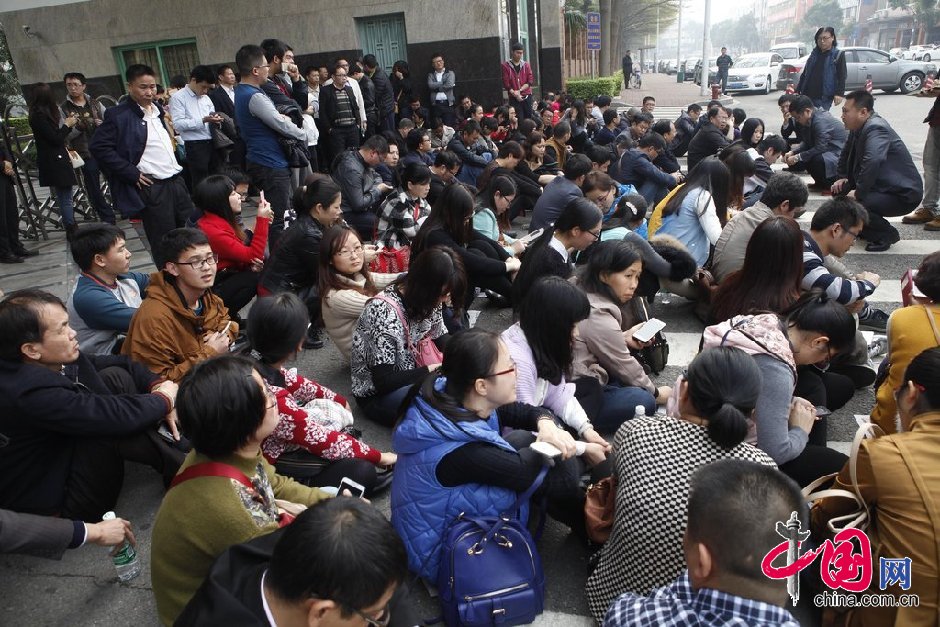 东莞光明中学百余老师集体停课 要求提高福利待遇