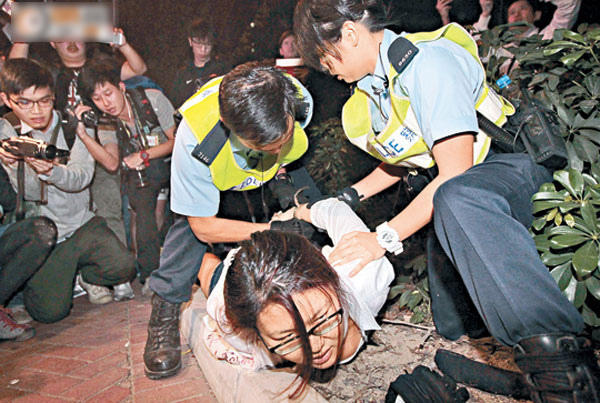 香港媒体以“暴徒”称呼反水客示威者