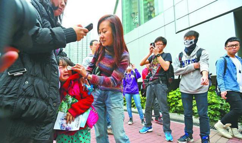 网曝香港“反水客”青年“围攻”大陆母女