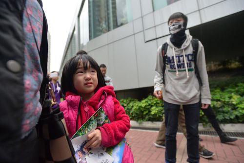 网曝香港“反水客”青年“围攻”大陆母女