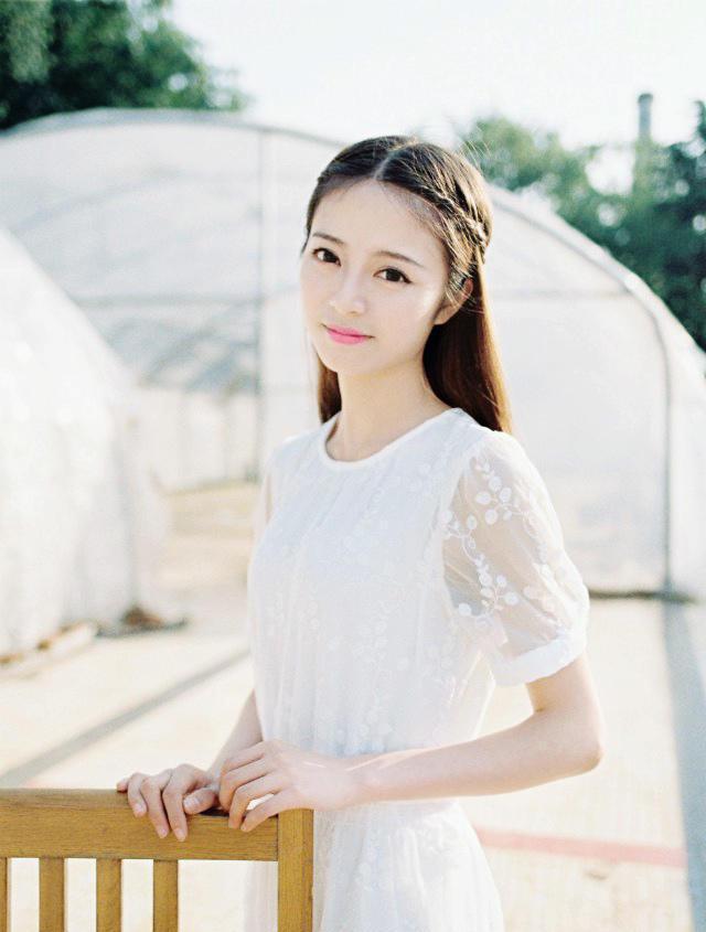 最美双胞胎姐妹校花走红 众网友膜拜被其征服(图)