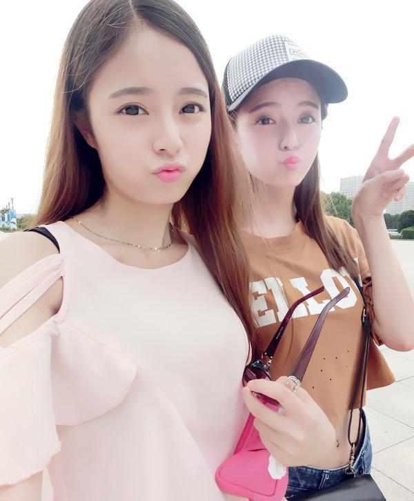最美双胞胎姐妹校花走红 众网友膜拜被其征服(图)