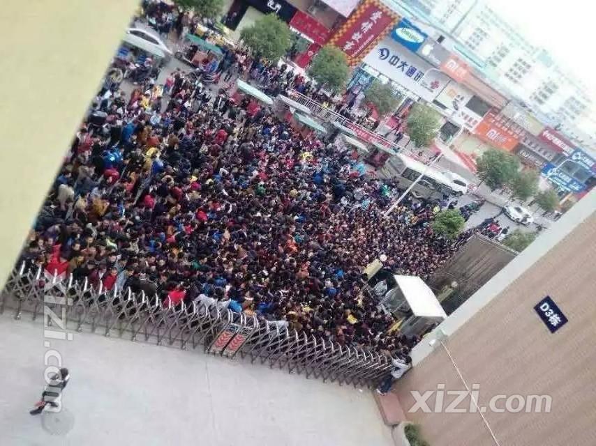 广东一工厂招工：求职者通宵排队