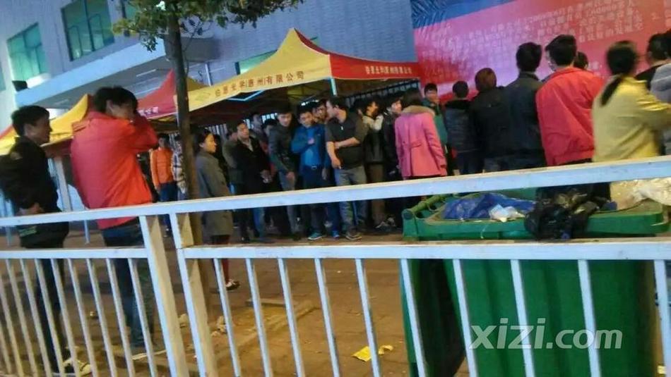 广东一工厂招工：求职者通宵排队