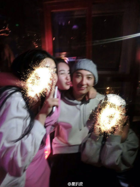 网曝王思聪与新欢沈亚婷三亚度假 亲密照片曝光
