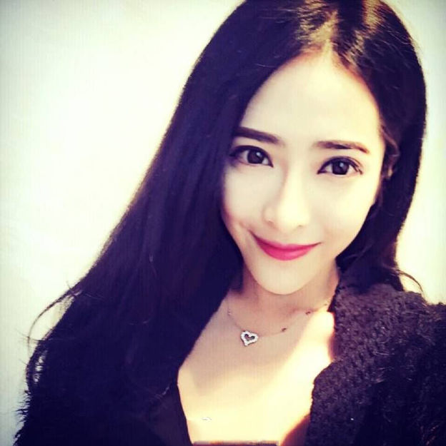 网曝王思聪与新欢沈亚婷三亚度假 亲密照片曝光