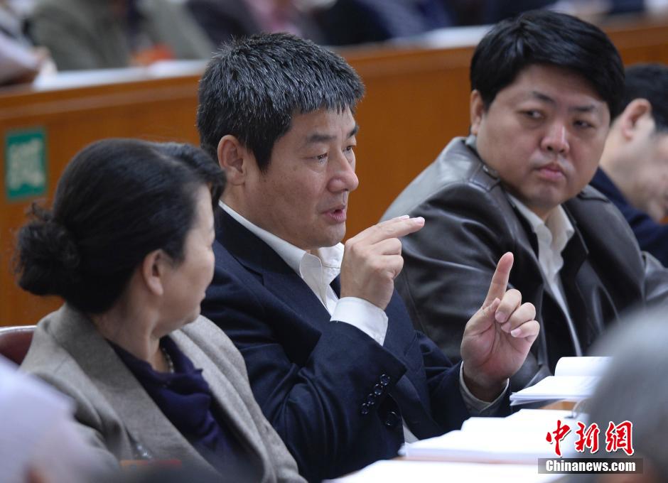 全国政协十二届三次会议第四次全体会议　宋丹丹 宋春丽参会