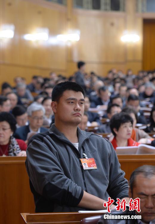 全国政协十二届三次会议第四次全体会议　宋丹丹 宋春丽参会