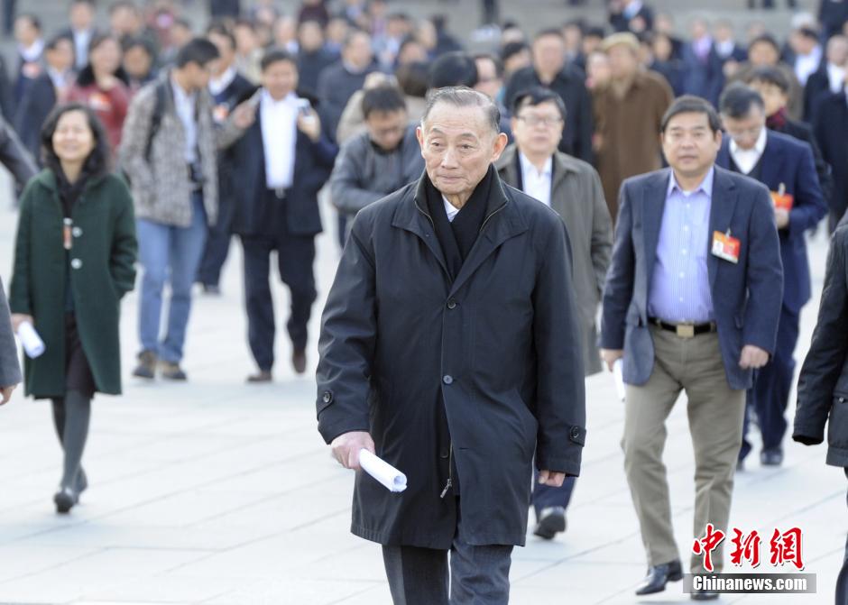 全国政协十二届三次会议第四次全体会议　宋丹丹 宋春丽参会
