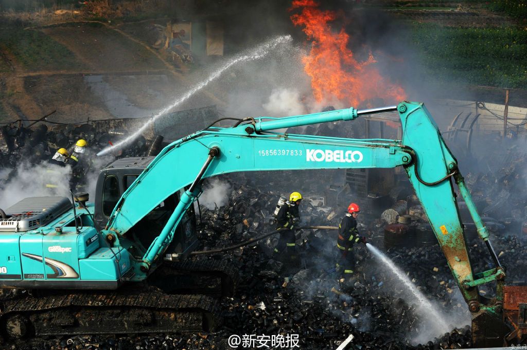 合肥一回收站爆炸升起巨大蘑菇云