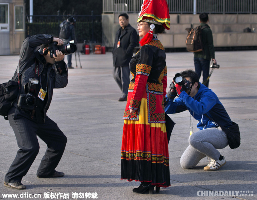 两会花絮：会场内外开启“影棚”模式