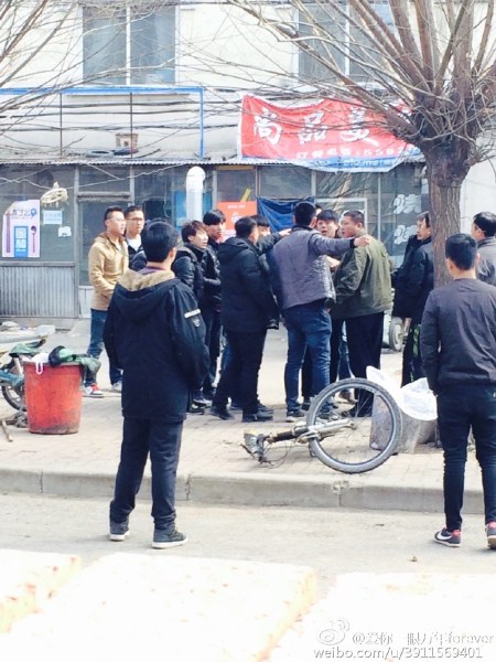 辽宁一大学公寓大门被焊 数千学生翻墙搬家