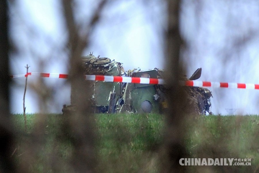 塞尔维亚一架军事直升机坠毁致7人死亡