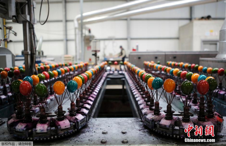 探访奥地利彩蛋生产工厂 色彩斑斓宛如巧克力糖果