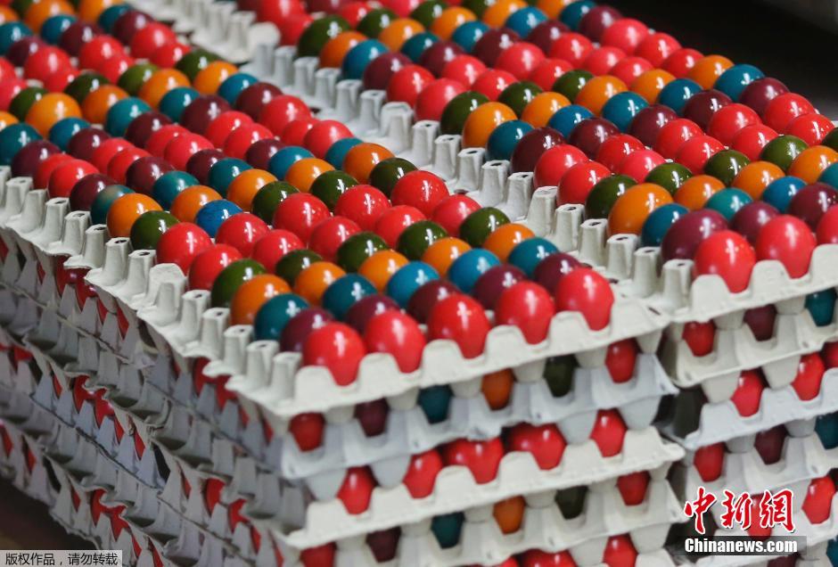 探访奥地利彩蛋生产工厂 色彩斑斓宛如巧克力糖果