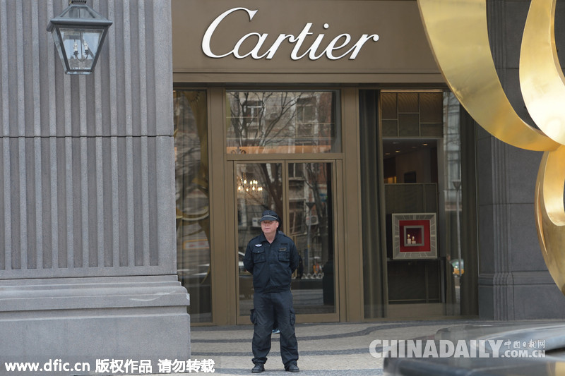 北京被抢卡地亚手表店安保增加正常营业[1]