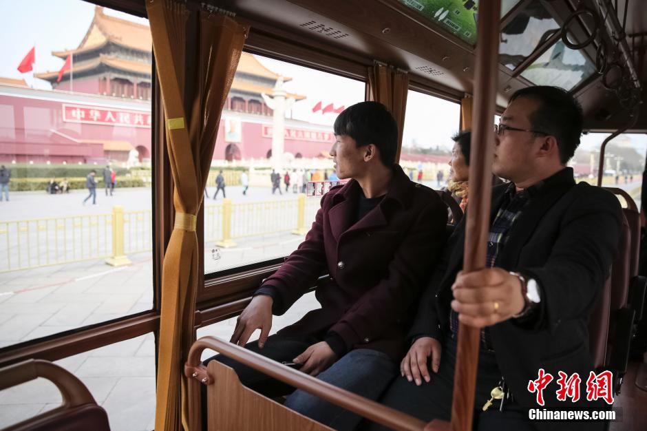 北京仿古“铛铛车”观光二号线开通